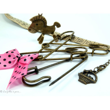 Epingle à nourrice décorative bronze antique  - 1