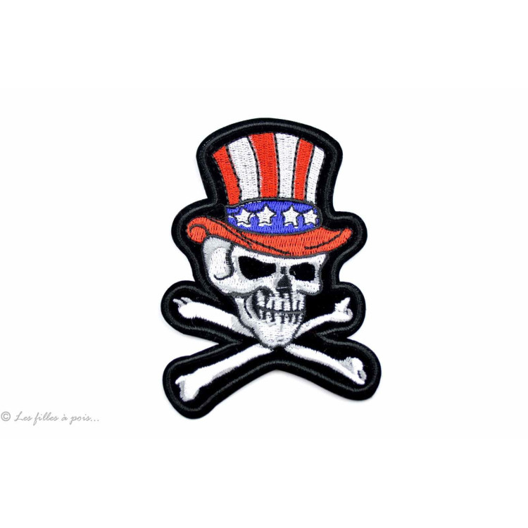 Insignia de calavera y tibias cruzadas con sombrero americano - Blanco - Planchado Autres marques - Tissus et mercerie - 1 Insignia de calavera y tibias cruzadas con sombrero americano - Blanco - Planchado Autres marques - Tissus et mercerie - 1
