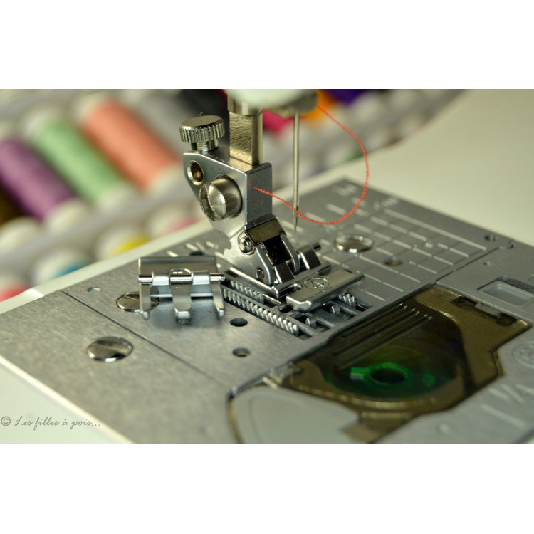 Pied de biche machine à coudre fermeture Eclair ® et passepoil métal PFAFF ® compatible IDT ® PFAFF ® - Machines à coudre, à br Pied de biche machine à coudre fermeture Eclair ® et passepoil métal PFAFF ® compatible IDT ® PFAFF ® - Machines à coudre, à br