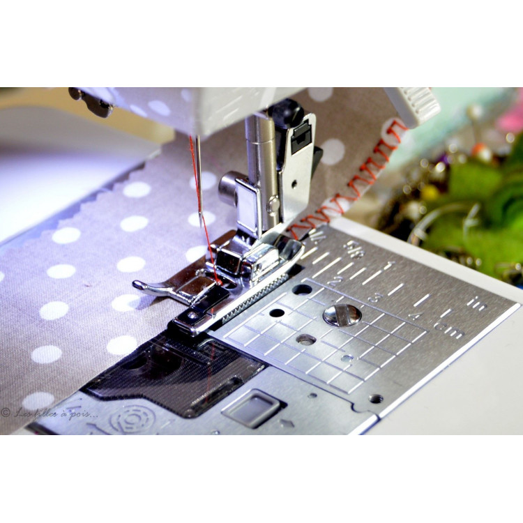 Máquina de coser overlock con prensatelas Autres marques - Tissus et mercerie - 1 Máquina de coser overlock con prensatelas Autres marques - Tissus et mercerie - 1