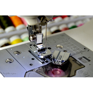 Pied presseur machine a coudre fermeture eclair - invisible en métal Autres marques - Tissus et mercerie - 1
