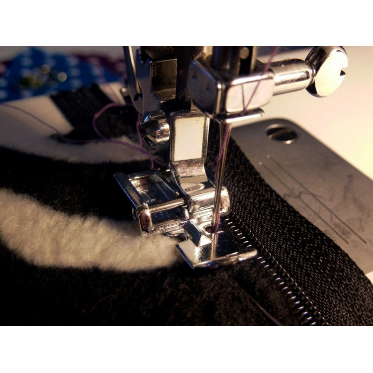 Pied presseur machine a coudre fermeture eclair Autres marques - Tissus et mercerie - 1 Pied presseur machine a coudre fermeture eclair Autres marques - Tissus et mercerie - 1