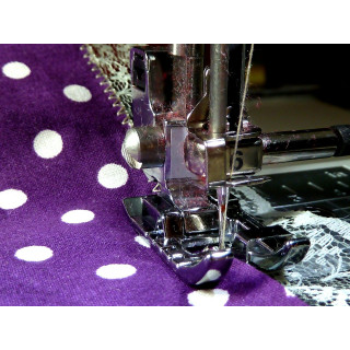 Pied presseur machine a coudre - couture bord à bord Autres marques - Tissus et mercerie - 1