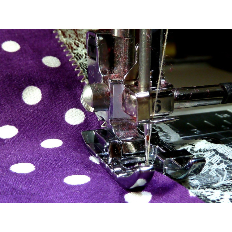 Pied presseur machine a coudre - couture bord à bord Autres marques - Tissus et mercerie - 1 Pied presseur machine a coudre - couture bord à bord Autres marques - Tissus et mercerie - 1