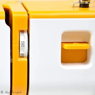 Machine à coudre compacte ALFA Compakt 100 – Légère, intuitive et transportable Alfa : machines à coudre accessibles et performa