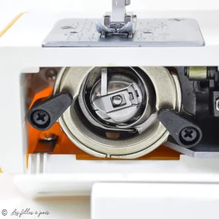 Machine à coudre compacte ALFA Compakt 100 – Légère, intuitive et transportable Alfa : machines à coudre accessibles et performa