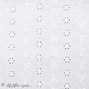 Tissu coton Broderie anglaise motif texturé - Blanc cassé Autres marques - Tissus et mercerie - 3