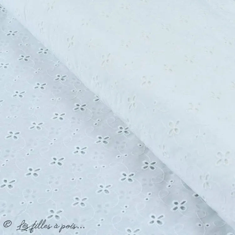 Tissu coton Broderie anglaise motif texturé - Blanc cassé Autres marques - Tissus et mercerie - 1 Tissu coton Broderie anglaise motif texturé - Blanc cassé Autres marques - Tissus et mercerie - 1