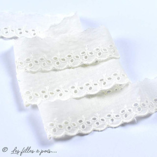 Broderie anglaise coton petites fleurs - 30mm  - 6