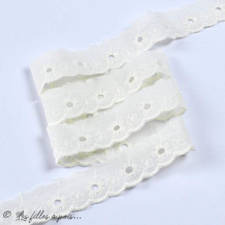Broderie anglaise coton petites fleurs - 25mm  - 1