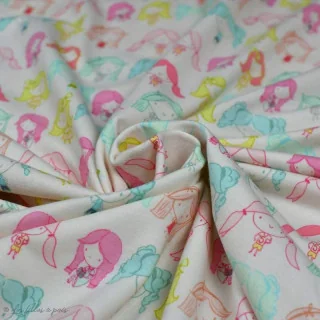 Coupon de tissu jersey motif fillettes "Daydream" de Patty Basemi - Rose, bleu et jaune - 200cm - AGF Art Gallery Fabrics : tiss