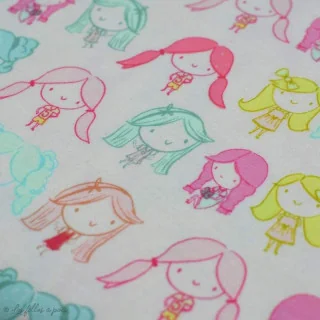 Coupon de tissu jersey motif fillettes "Daydream" de Patty Basemi - Rose, bleu et jaune - 200cm - AGF Art Gallery Fabrics : tiss