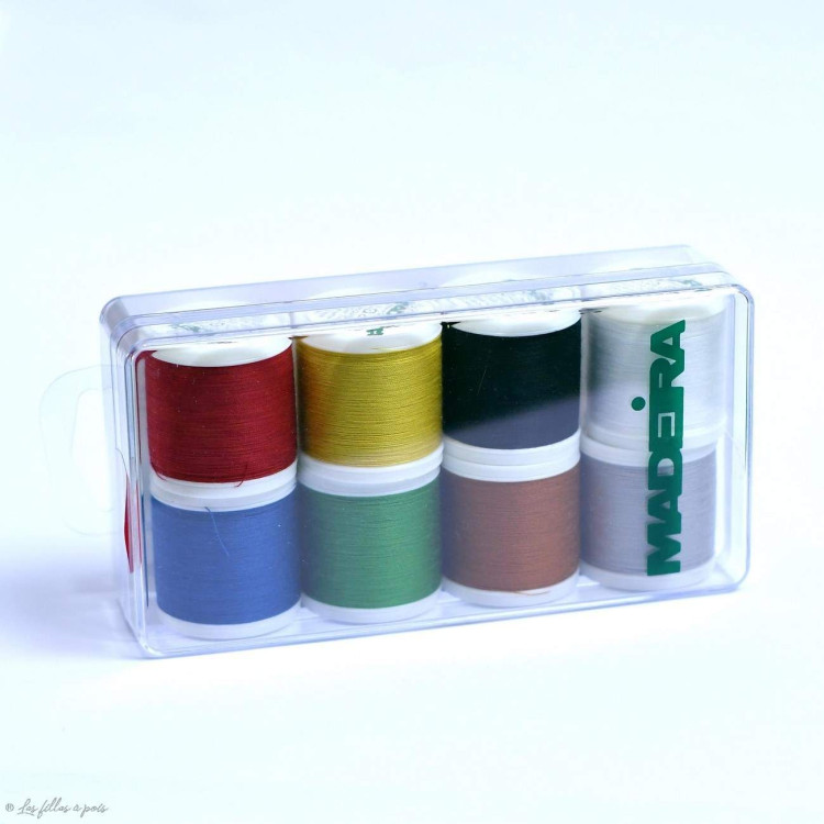Conjunto de 8 carretéis de linha de costura e de bordado Aerofil - Madeira ® - 400m Madeira ® - Fils à broder, à coudre et entoi Conjunto de 8 carretéis de linha de costura e de bordado Aerofil - Madeira ® - 400m Madeira ® - Fils à broder, à coudre et entoi