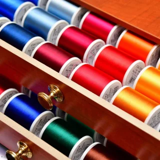 Coffret luxe bois fils à broder machine RAYON 200m – 194 bobines – Madeira Madeira : fils à broder de qualité supérieure - 8
