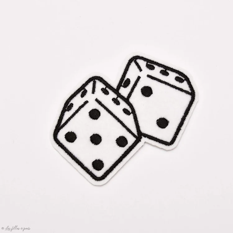 Écusson brodé Dés - Blanc et noir Tissus et mercerie créative – Nos sélections sans marque - 1 Écusson brodé Dés - Blanc et noir Tissus et mercerie créative – Nos sélections sans marque - 1