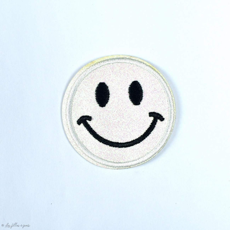 Écusson brodé smiley glitter - Thermocollant Autres marques - Tissus et mercerie - 7 Écusson brodé smiley glitter - Thermocollant Autres marques - Tissus et mercerie - 7