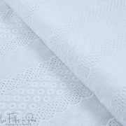 Tissu coton Broderie anglaise motif texturé effet bandes de dentelle - Blanc Autres marques - Tissus et mercerie - 1