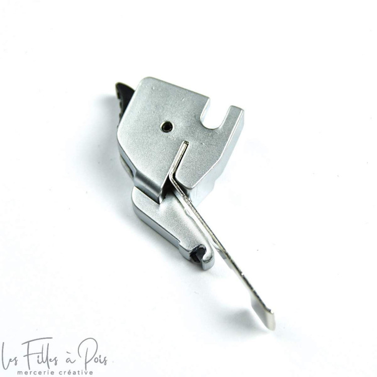 Support pied presseur surjeteuse PFAFF element 1450OL à clip PFAFF ® - Machines à coudre, à broder, à recouvrir et à surjeter - Support pied presseur surjeteuse PFAFF element 1450OL à clip PFAFF ® - Machines à coudre, à broder, à recouvrir et à surjeter -