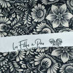 Tissu imperméable motif fleurs baroques collection "Klass" - Bleu foncé et écru - Les Filles à Pois ® - Oeko-Tex ® Les Filles à 