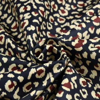 Tissu imperméable motif léopard baroque "Klass" - Bleu foncé, terracotta et écru - Les Filles à Pois Les Filles à Pois - Design 