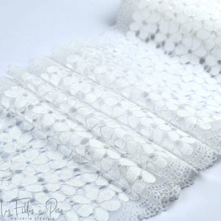 Dentelle douce et extensible - 18cm Tissus et mercerie créative – Nos sélections sans marque - 2 Dentelle douce et extensible - 18cm Tissus et mercerie créative – Nos sélections sans marque - 2