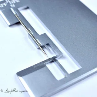 Plaque de couture de surjeteuse PFAFF E-Element 1230 OL - 2ème génération Pfaff : machines à coudre, surjeteuses Lidl et pièces 