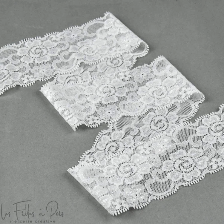 DESTOCK Ruban dentelle douce extensible 5.5cm - Fleur Autres marques - Tissus et mercerie - 1 DESTOCK Ruban dentelle douce extensible 5.5cm - Fleur Autres marques - Tissus et mercerie - 1
