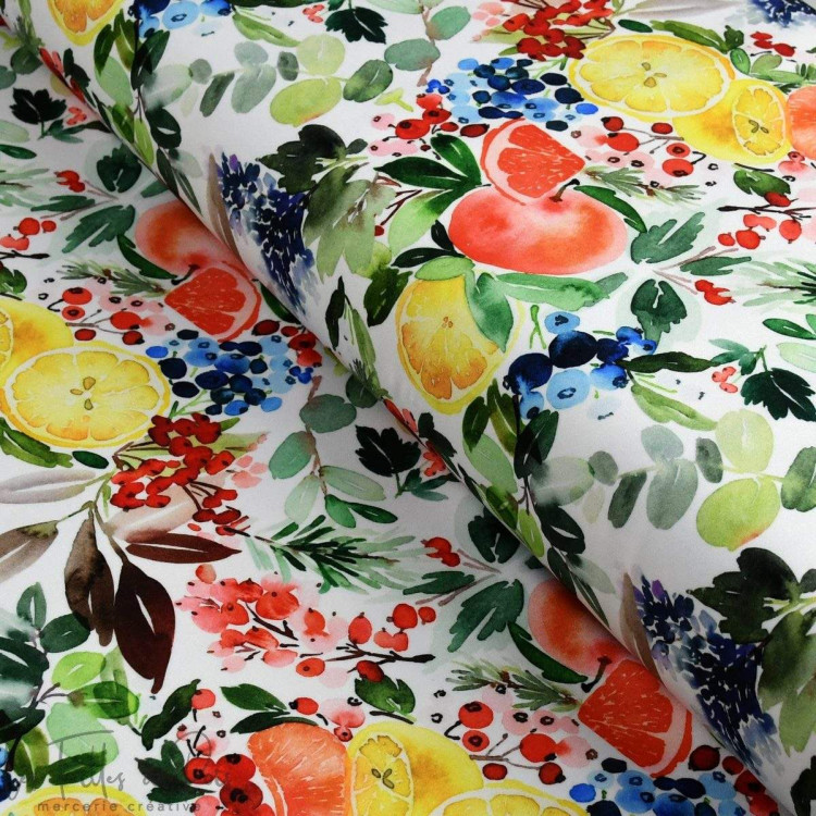 Tecido de lycra de fruta "Amanda" - Branco e multicolorido - Les Filles à Pois - UV50++ (só disponível em francês) Les Filles à Tecido de lycra de fruta "Amanda" - Branco e multicolorido - Les Filles à Pois - UV50++ (só disponível em francês) Les Filles à