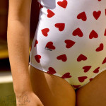 Tissu lycra motif coeurs collection Coco" - Blanc et rouge- Les Filles à Pois ® - Oeko-Tex ® Les Filles à Pois - Design ® - Merc