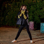Tissu jersey de coton motif scène de crime collection "Random" - Ocre et noir - Les Filles à Pois ® - Oeko-Tex ® Les Filles à Po