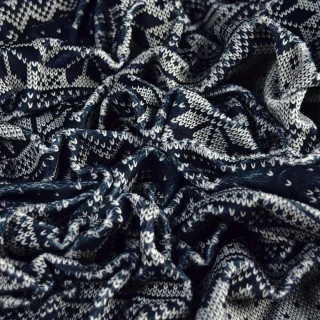 Coupon de tissu minky motif jacquard de noël "D&C" - Noir, gris et écru - 350cm - Les Filles à Pois Les Filles à Pois - Design :