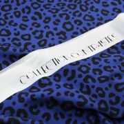 Tissu french terry motif léopard collection "Contrastes" - Bleu cobalt et noir - Les Filles à Pois ® - Oeko-Tex ® Les Filles à P