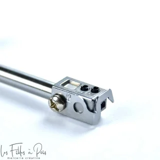 Support + barre à aiguilles – Surjeteuse PFAFF Element 1450 OL – avec vis & guide-fil Pfaff : machines à coudre, surjeteuses Lid