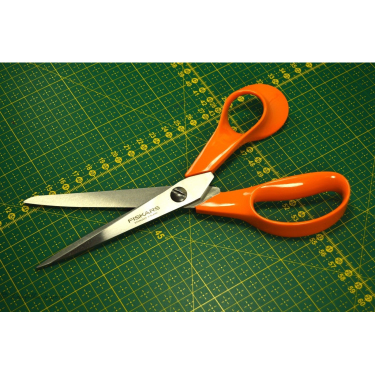 Tesoura universal clássica Fiskars ® - 21cm Fiskars ® - 1 Tesoura universal clássica Fiskars ® - 21cm Fiskars ® - 1