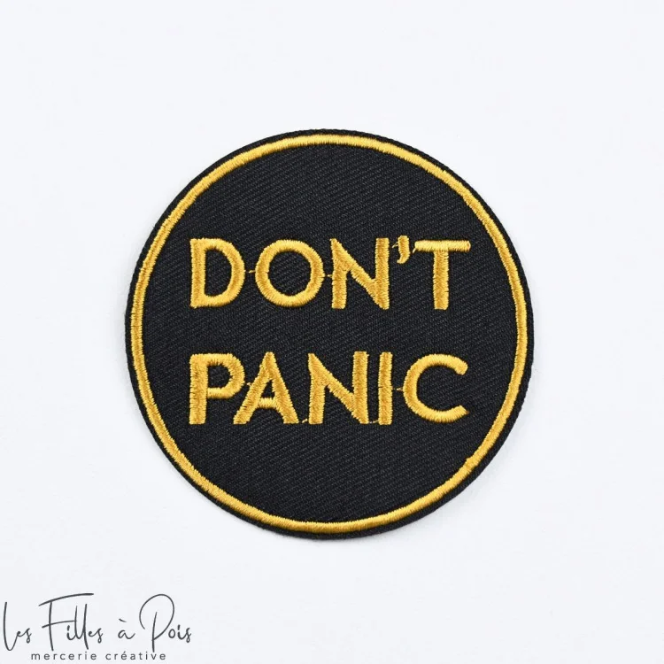 Ecusson "DON'T PANIC" - Noir et jaune - Thermocollant Tissus et mercerie créative – Nos sélections sans marque - 1 Ecusson "DON'T PANIC" - Noir et jaune - Thermocollant Tissus et mercerie créative – Nos sélections sans marque - 1