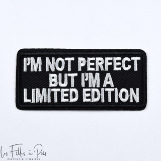 Ecusson "I'm not perfect but..." - Noir et blanc - Thermocollant Autres marques - Tissus et mercerie - 1