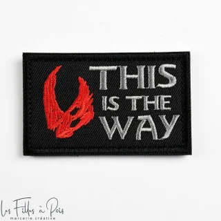 Ecusson velcro Mythosaure "This is the way" - Noir et blanc - scratch Tissus et mercerie créative – Nos sélections sans marque -