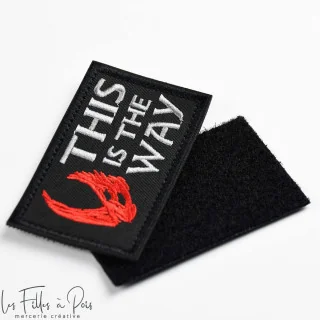 Ecusson velcro Mythosaure "This is the way" - Noir et blanc - scratch Tissus et mercerie créative – Nos sélections sans marque -