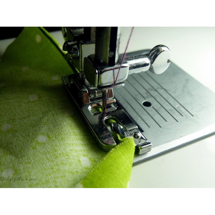 Pied presseur ourleur machine a coudre - picot Autres marques - Tissus et mercerie - 1 Pied presseur ourleur machine a coudre - picot Autres marques - Tissus et mercerie - 1