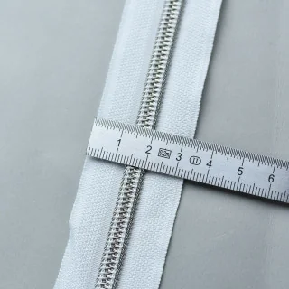 Fermeture éclair au mètre – Maille métal argenté – 22 couleurs – Avec 3 curseurs assortis Tissus et mercerie créative – Nos séle