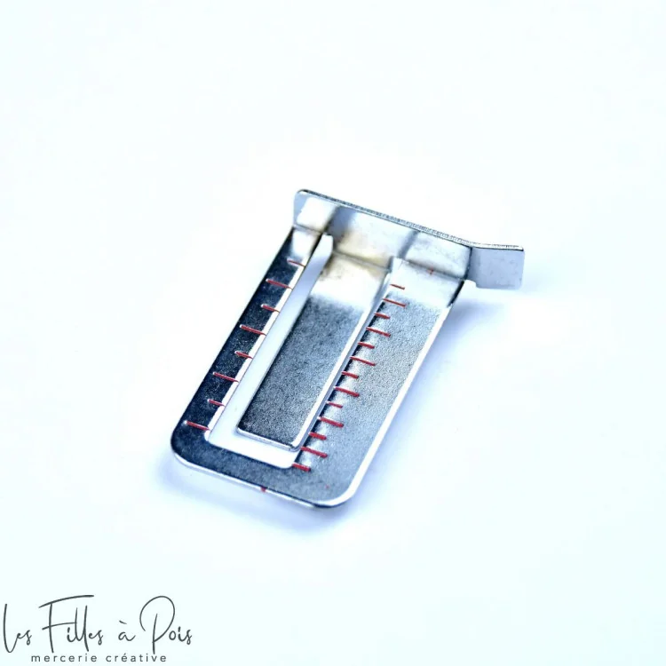 Guide de couture réglable pour surjeteuse – Compatible JAGUAR 489 et modèles standards Jaguar : machines à coudre et surjeteuses Guide de couture réglable pour surjeteuse – Compatible JAGUAR 489 et modèles standards Jaguar : machines à coudre et surjeteuses