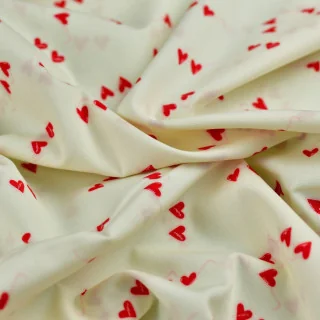 Popeline de coton AGF – Petits cœurs rouges – Douce & fluide Art Gallery Fabrics : tissus premium aux imprimés uniques - 3