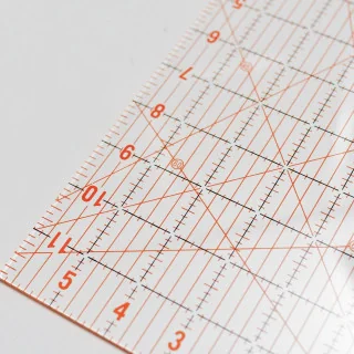 Règle patchwork 30 x 15 pouces – Acrylique transparent – Angles 30°/45°/60° Tissus et mercerie créative – Nos sélections sans ma