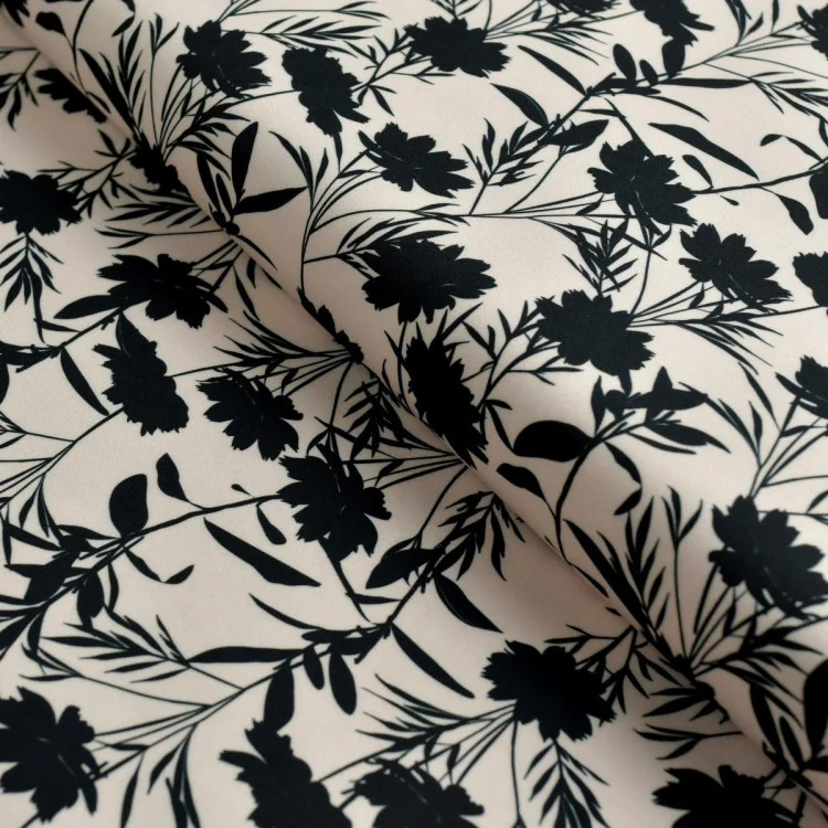 Tissu lycra maillot de bain fleurs noires sur rose poudré “Nochnaya Roza” UFP50+ collection Klass – Les Filles à Pois Design Les Tissu lycra maillot de bain fleurs noires sur rose poudré “Nochnaya Roza” UFP50+ collection Klass – Les Filles à Pois Design Les