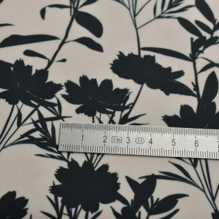 Tissu lycra maillot de bain fleurs noires sur rose poudré “Nochnaya Roza” UFP50+ collection Klass – Les Filles à Pois Design Les