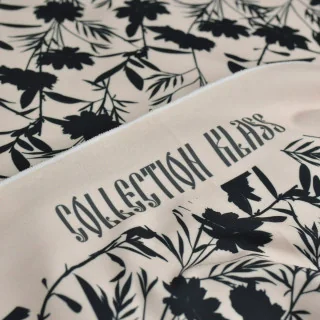 Tissu lycra maillot de bain fleurs noires sur rose poudré “Nochnaya Roza” UFP50+ collection Klass – Les Filles à Pois Design Les