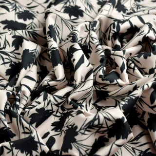 Tissu lycra maillot de bain fleurs noires sur rose poudré “Nochnaya Roza” UFP50+ collection Klass – Les Filles à Pois Design Les