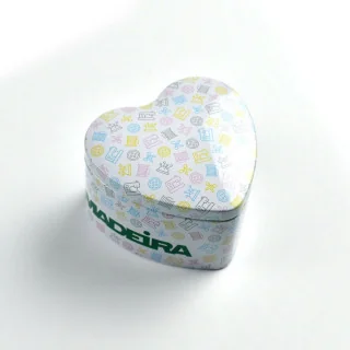 Assortiment 3 fils Aerofil Madeira – Blanc, Noir, Gris – 100 m – Boîte métal cœur Madeira : fils à broder de qualité supérieure 