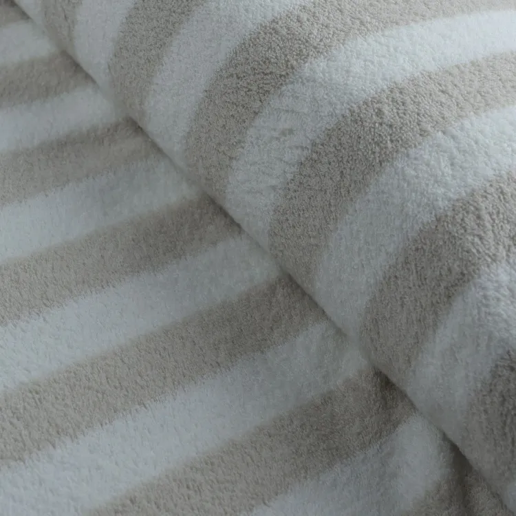 Tissu éponge coton rayé - Ecru et naturel Autres marques - Tissus et mercerie - 1 Tissu éponge coton rayé - Ecru et naturel Autres marques - Tissus et mercerie - 1