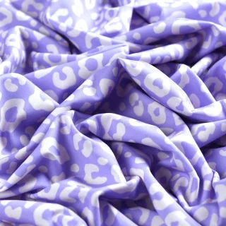 Tissu lycra maillot de bain fleurs "Lavender Clash" Violet et écru - UFP50+ - Collections Contrastes - Les Filles à Pois Design 